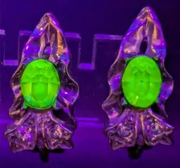 Stunning Vintage Uranium Glass & Silver Tone Screw-Back Earrings