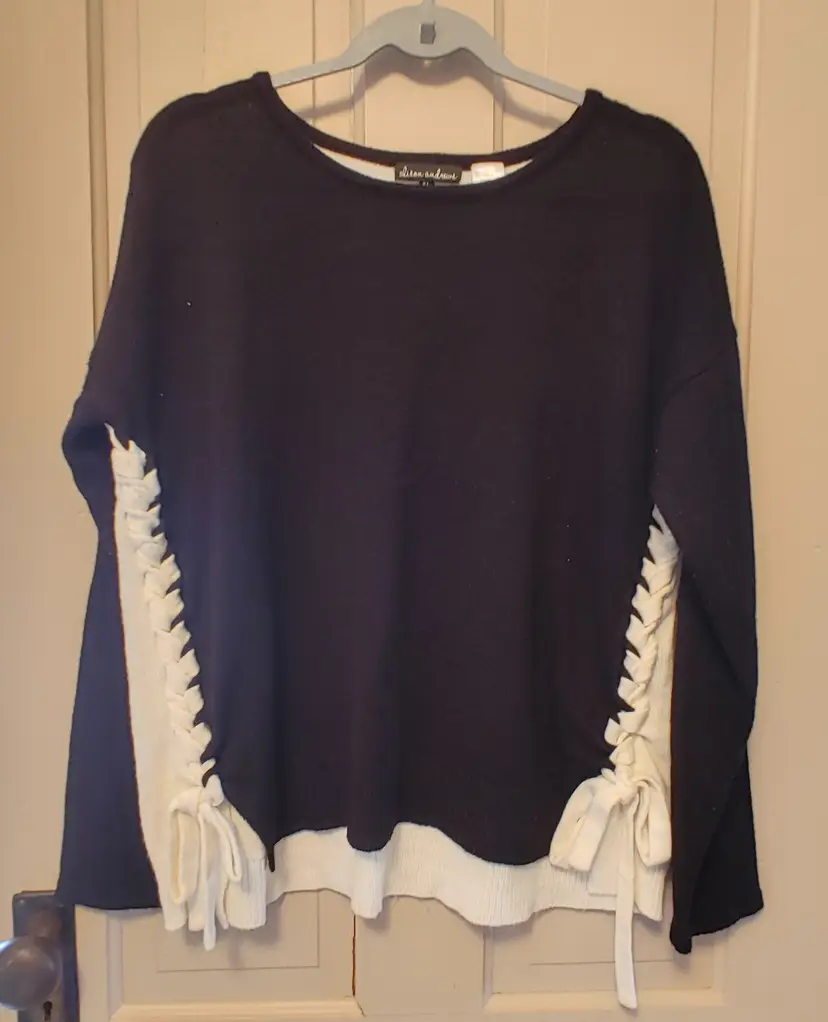 Top- Brand: Alison Andrews. Black & White sweater. Size XL. Material- 100% acrlic. No callouts.