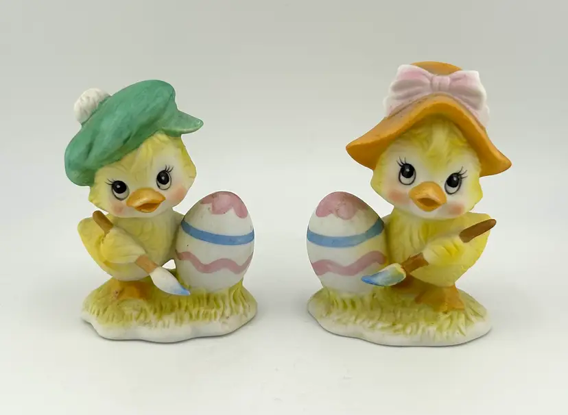 Lefton Easter Ducklings Painting Eggs 2.5”x 2”x 3.5”