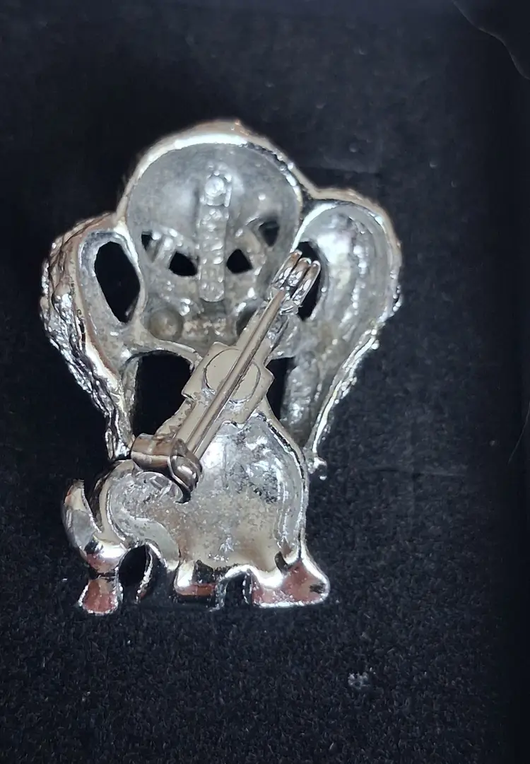 Gerry's Vintage Silvertone Textured Puppy Dog Brooch