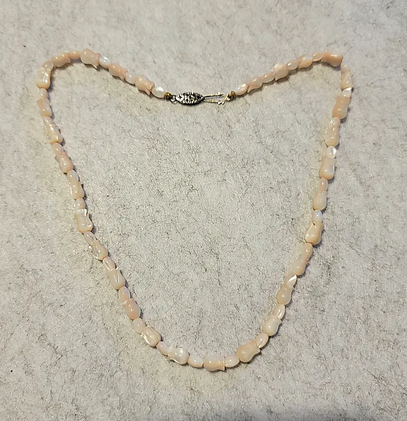 Vintage tulip shaped pink Mother of pearl necklace