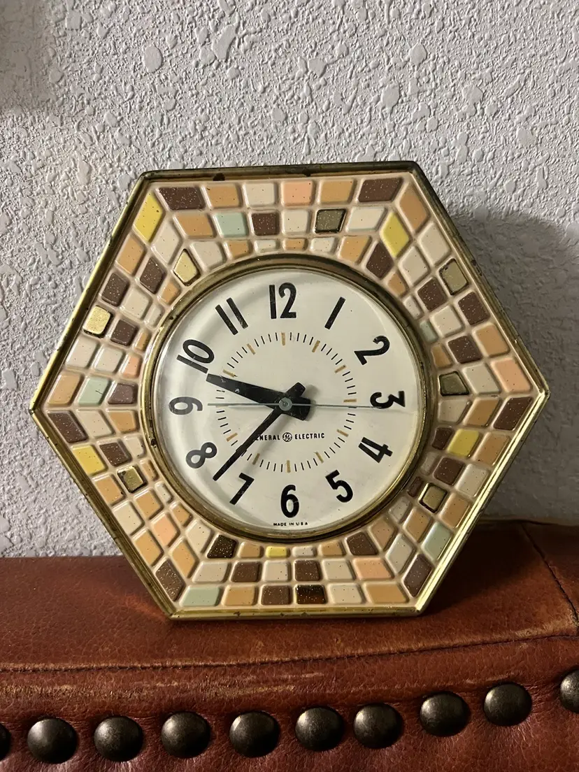 Vintage Plug In 1960’s MCM General Electric Mosaic Faux Tile Hexagon Wall Clock