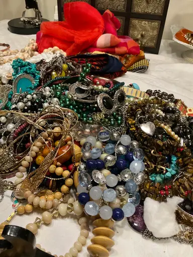 Annesyesteryear Must Purge Jewelry $3 SB