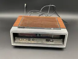 GE Walnut Grain Finish Alarm Clock Radio Model #7-4650K - Tested