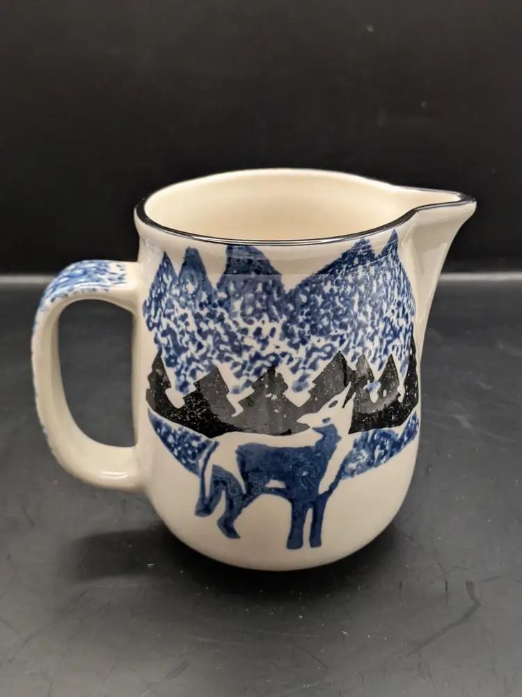 "Wolf" Pattern Folk Craft
By Tienshan Creamer