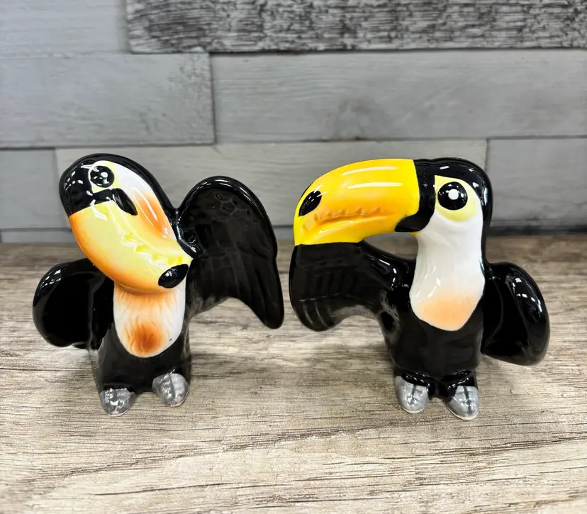 Vintage 1980’s Five & Dime Toucan Salt And Pepper Shaker Set