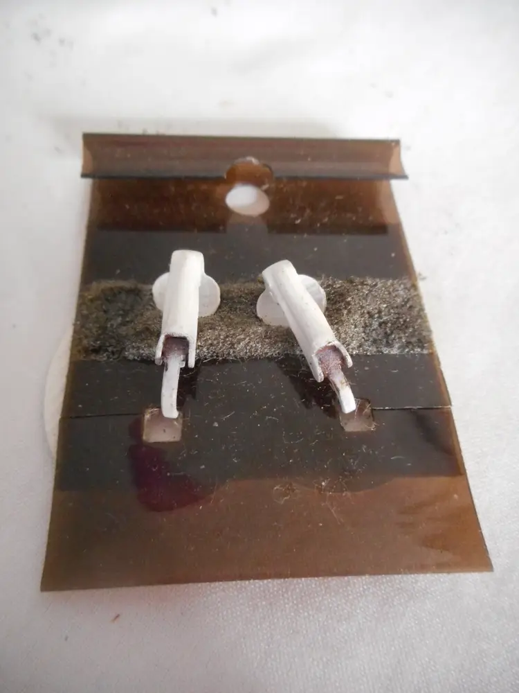 NIB Vtg 1980s Orange white Abstract Earrings Clip on Costume jewelry