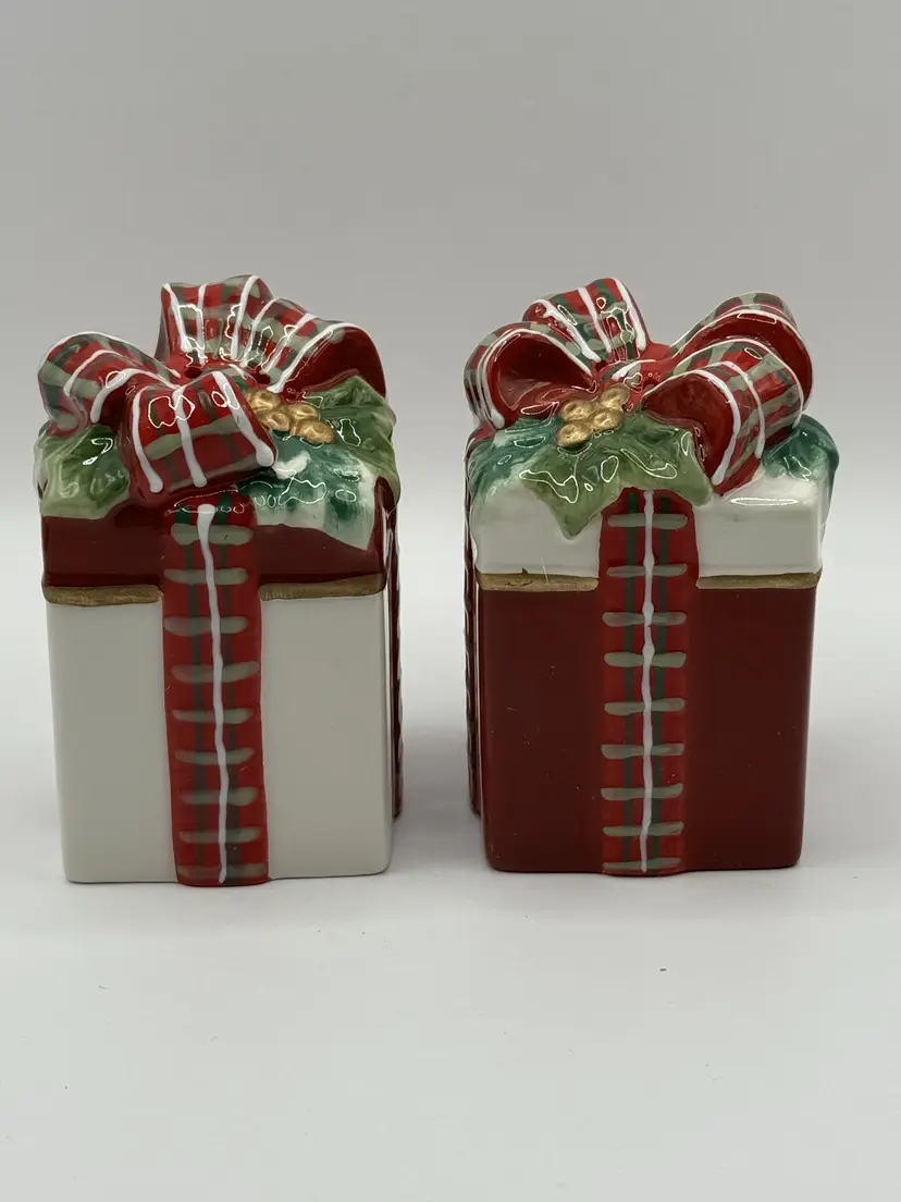 Vintage 2013 Grand Buffet Tartan Plaid Christmas Gift Box Salt & Pepper Shakers, Festive Holiday Decor, Distributed By Macy’s, By Charter Club, Made In China, Box Included