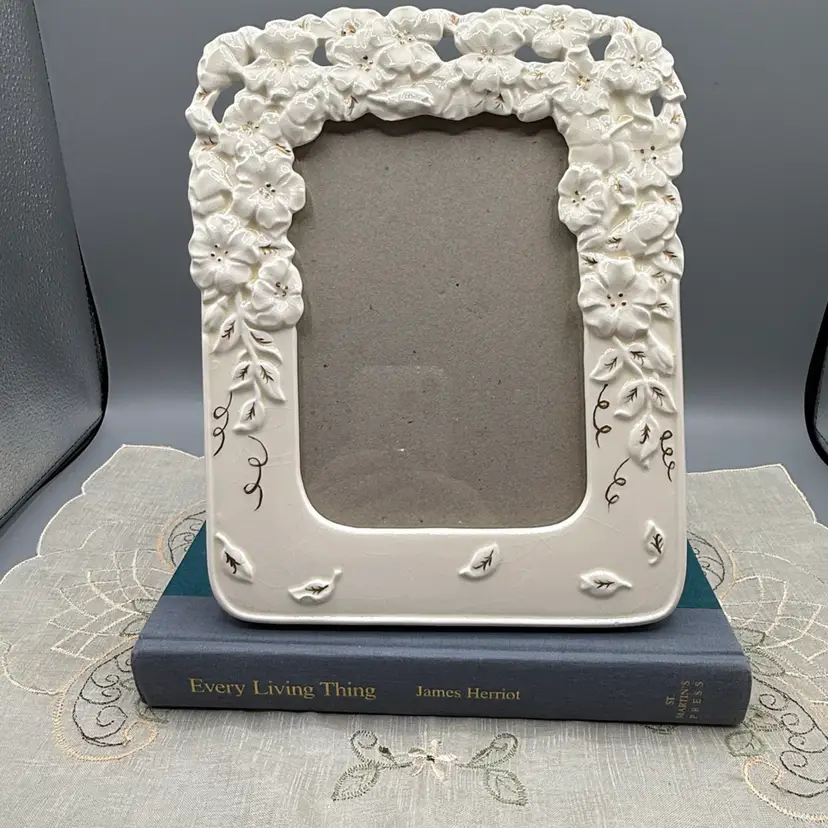 Vintage White Ceramic Floral Appliqué Picture Frame – 5" x 7"
