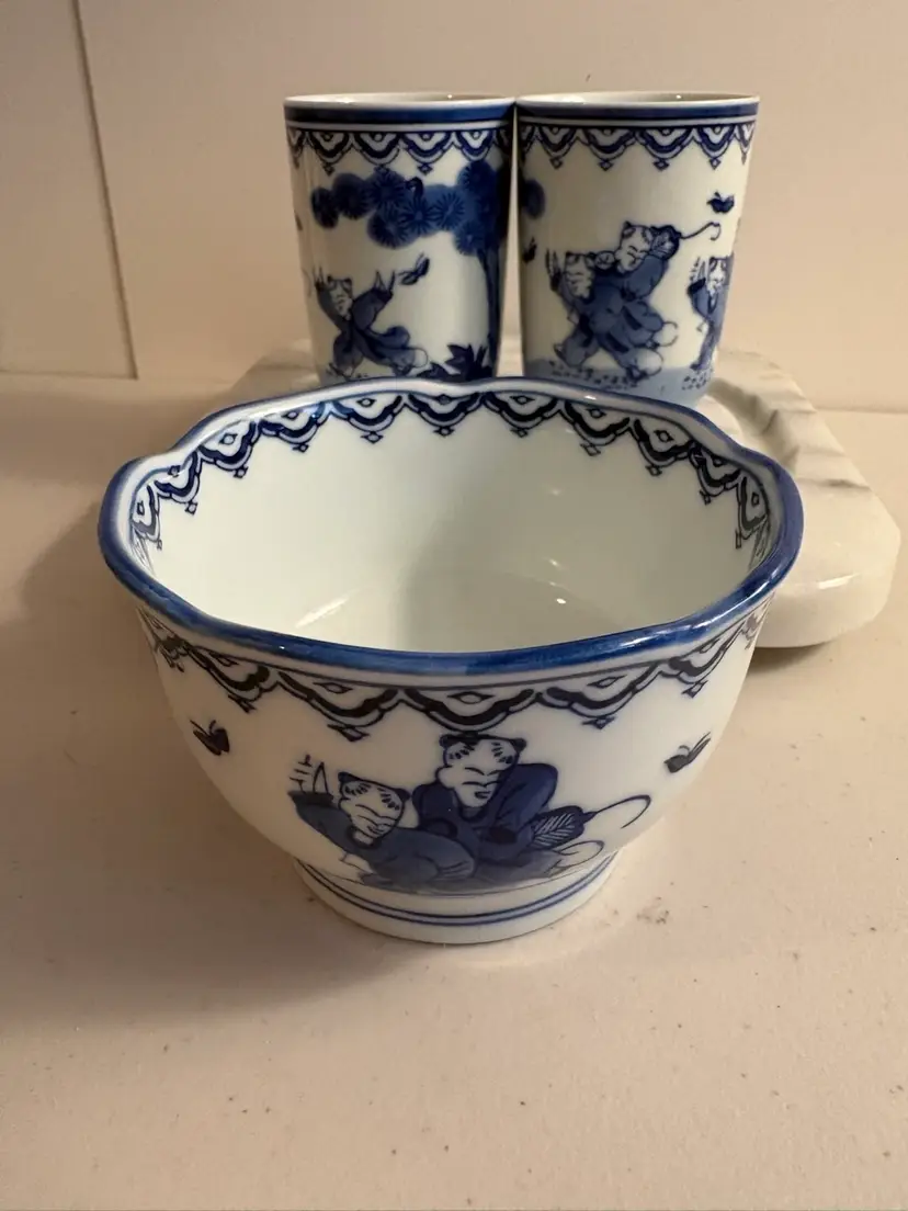 Japan Porcelain Blue & White Karako Boys Playing 2 Tea Cups Mamezara 1 Bowl
