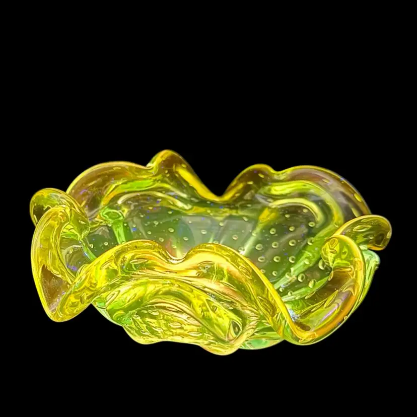 Vintage Art Glass 7.5” Bowl Ruffled Rim Controlled Bubbles UV Glow *READ*