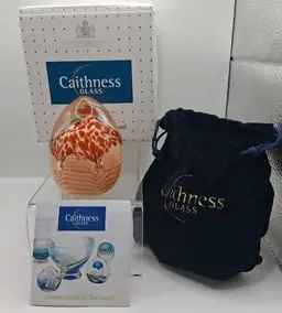 Caithness, Scotland NEW IN BOX, QUATRO-PEACH, EGG Paperweight