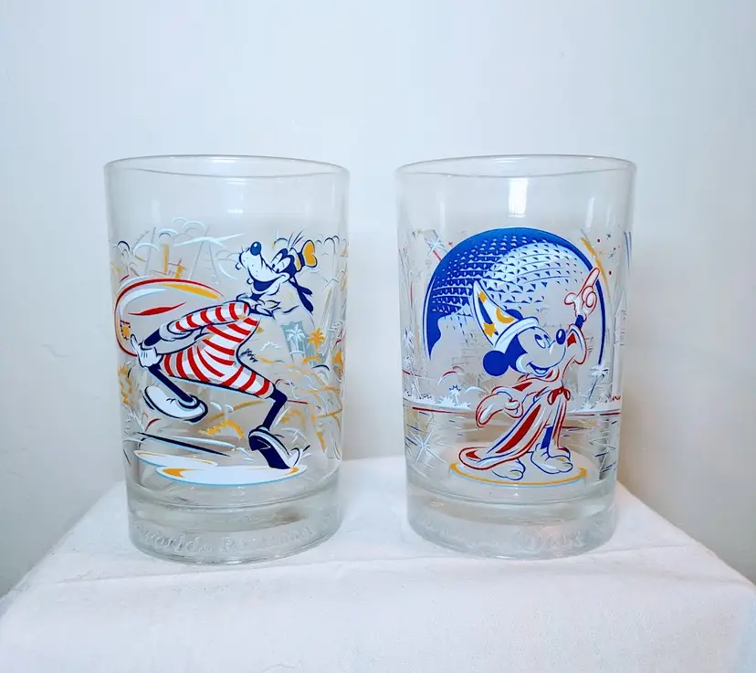 Vintage 25th Anniversary Walt Disney World Mickey Mouse & Goofy Glass Epcot Set