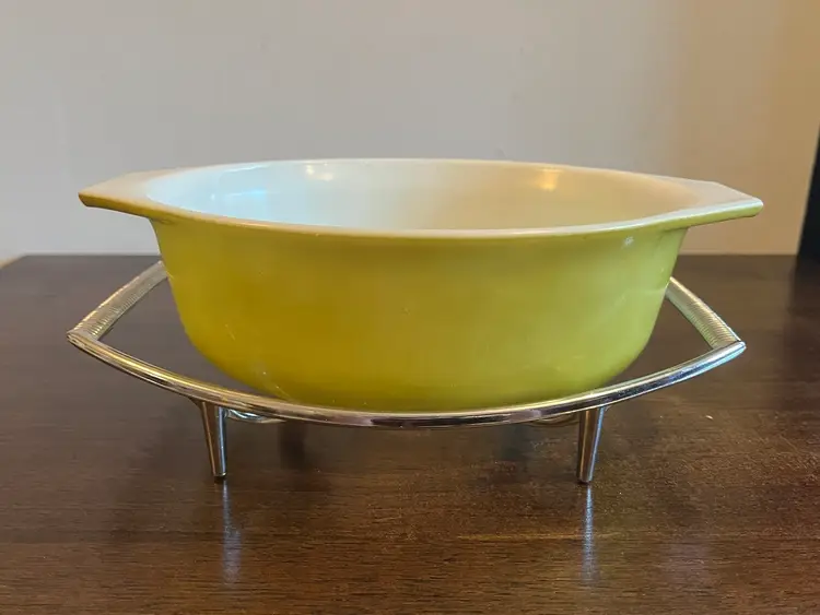 Pyrex Verde 043 Casserole With Carrier 