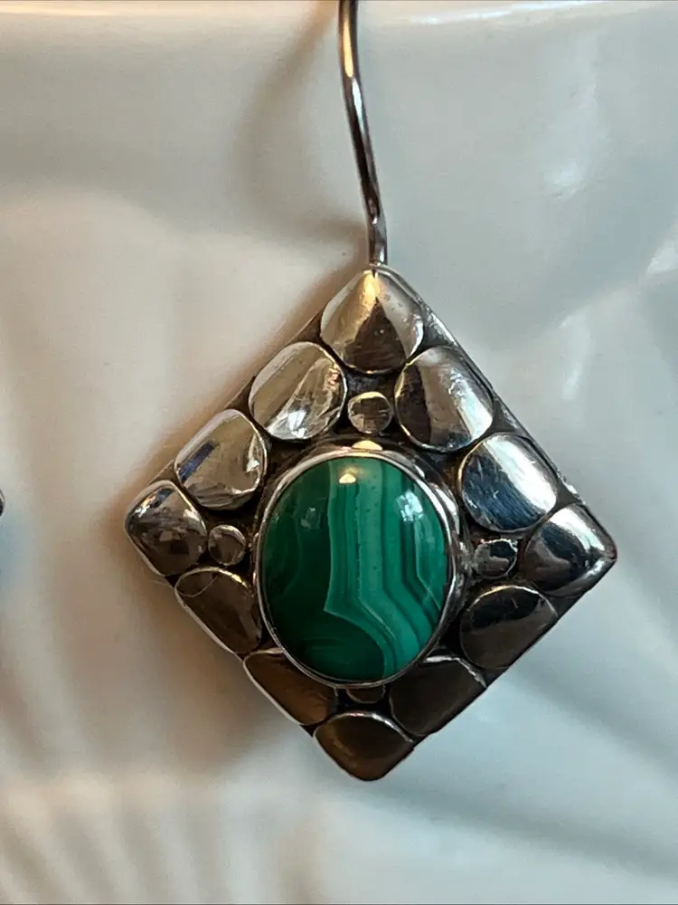 Vintage Southwestern Sterling Silver Malachite Earrings ~ Pebbled Background