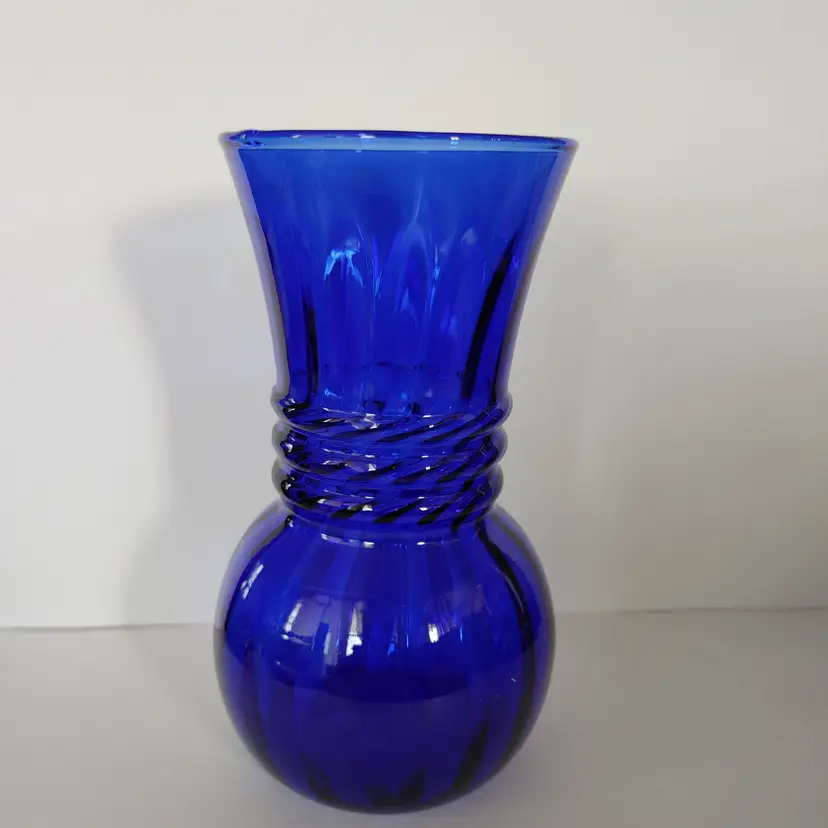 Indiana Glass vintage Cobalt Blue swirl vase. No chips. 6.5 high.