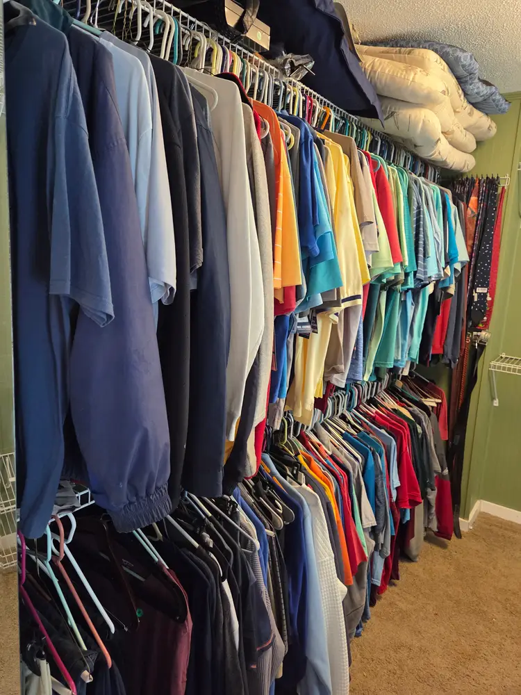 Estate Sale Closet Clean Out 2.00 Starts 