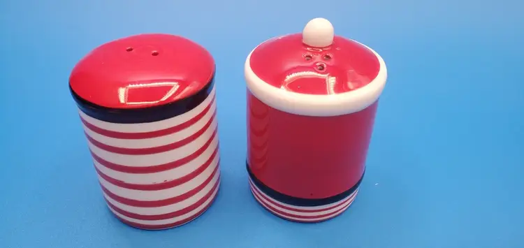 Ceramic Christmas Holiday Santa Stacking Salt & Pepper Shaker Set New in Box