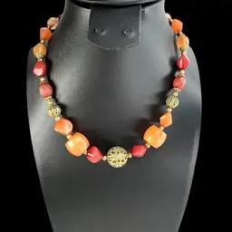 ROBERT ROSE Signed Orange Beaded Gold-tone Necklace. Lovely shades of orange & amber colored beads with beautiful gold-tone filigree center and side accents.