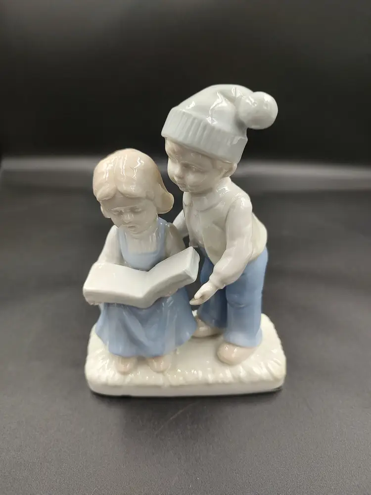 Vtg Lego Boy and Girl Reading a Book Figurine