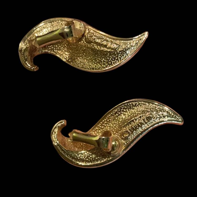 Vintage Goldtone Sarah Coventry Leaf Clip Earrings!