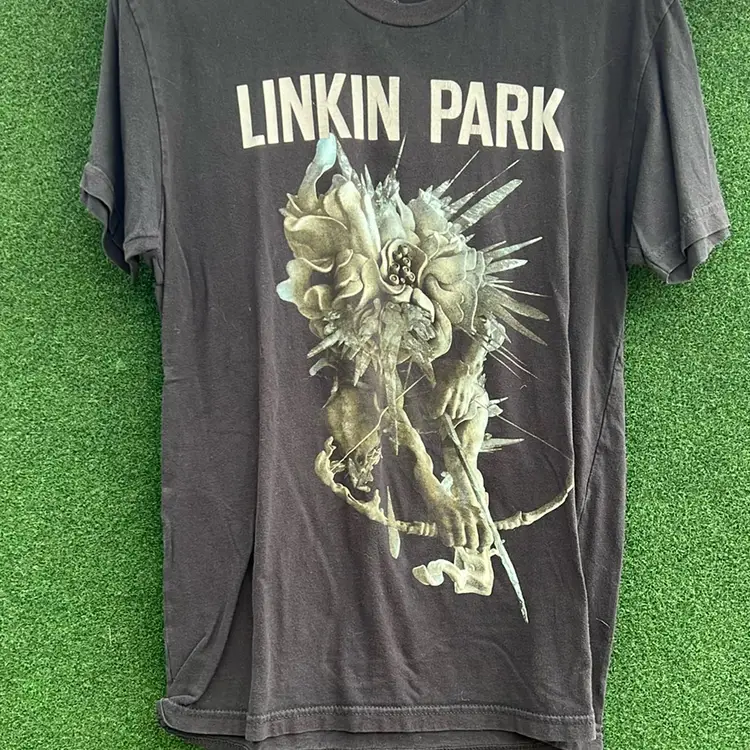 Linkin Park, 2014 Carnivores Tour, T-Shirt Size Small