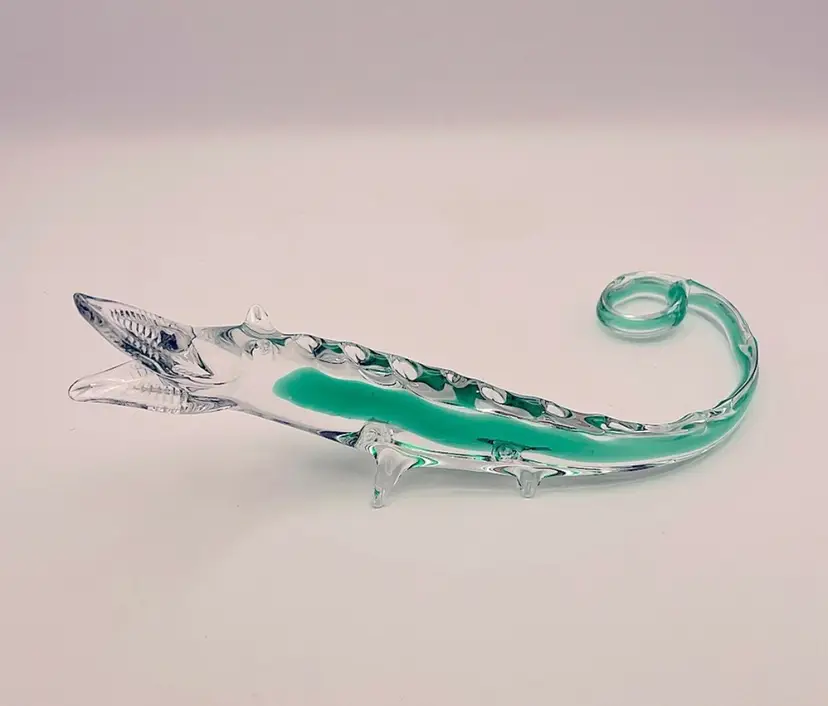 Handmade, fused clear/green glass, footed, crocodile/alligator, curled tail. No chips or cracks. Nicely detailed!