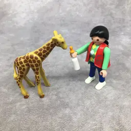 Playmobil Baby Giraffe & Caretaker Figure
