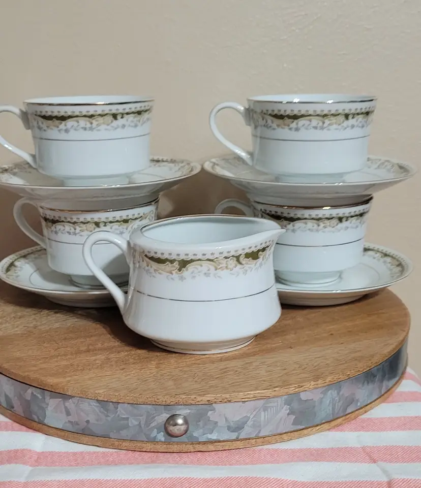 Signature Collection Queen Anne China Tea Set and Creamer 2 " & 2 1/2 "