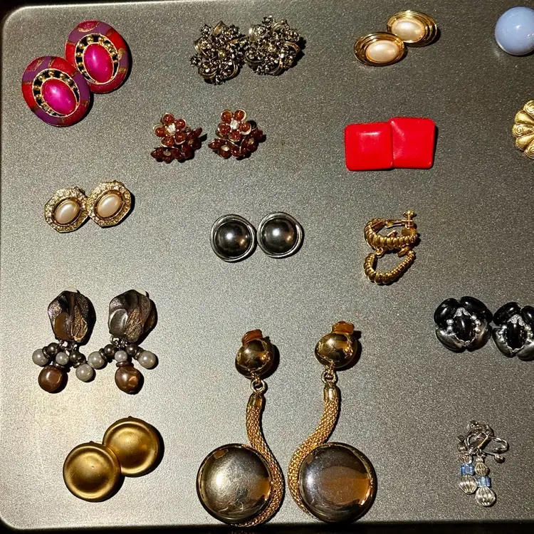 Clip Earring Lot Vintage To Contempo *WEARABLE* (KK)