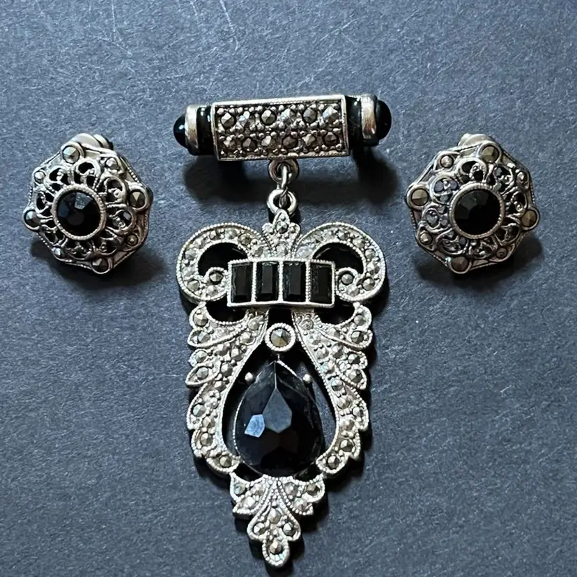 Vintage 1928 Brand Dangle Brooch And Earring Set Black Silver Tone Jewelry