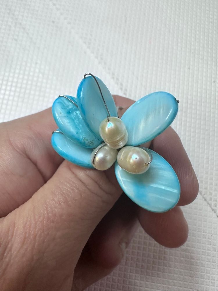 Stretch Ring With Blue Shells Faux Pearls Size 8 1/2