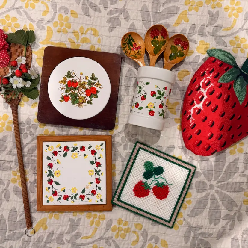 Strawberry Bundle 2 - Kitchen