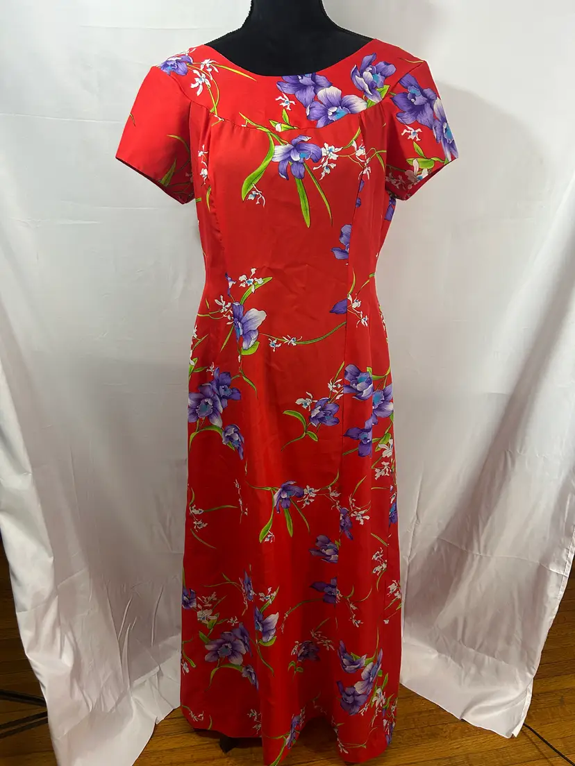 Vintage Fashion by Loke Red with Purple Flower Design Princess Style Cut Dress M-L