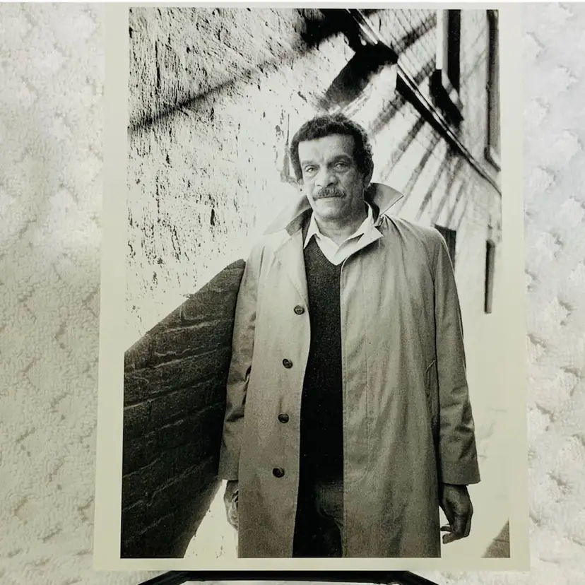 Vintage Postcard Black Writers
PHOTOGRAPHS BY JILL KREMENTZ
DEREK WALCOTT, New York, N.Y., January 18, 1986
Derek Walcott (b. 1930) won the Nobel Prize in literature in 1992, becoming the first native Caribbean to be so honored. "In him," stated the Academy, "West Indian culture has found its great poet." A brilliant scholar and thinker, Walcott has taught at Columbia, Harvard, and Yale Universities and has written numerous volumes of poetry and plays.