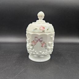 Westmoreland Paneled Grape Roses & Bows Lidded Dish