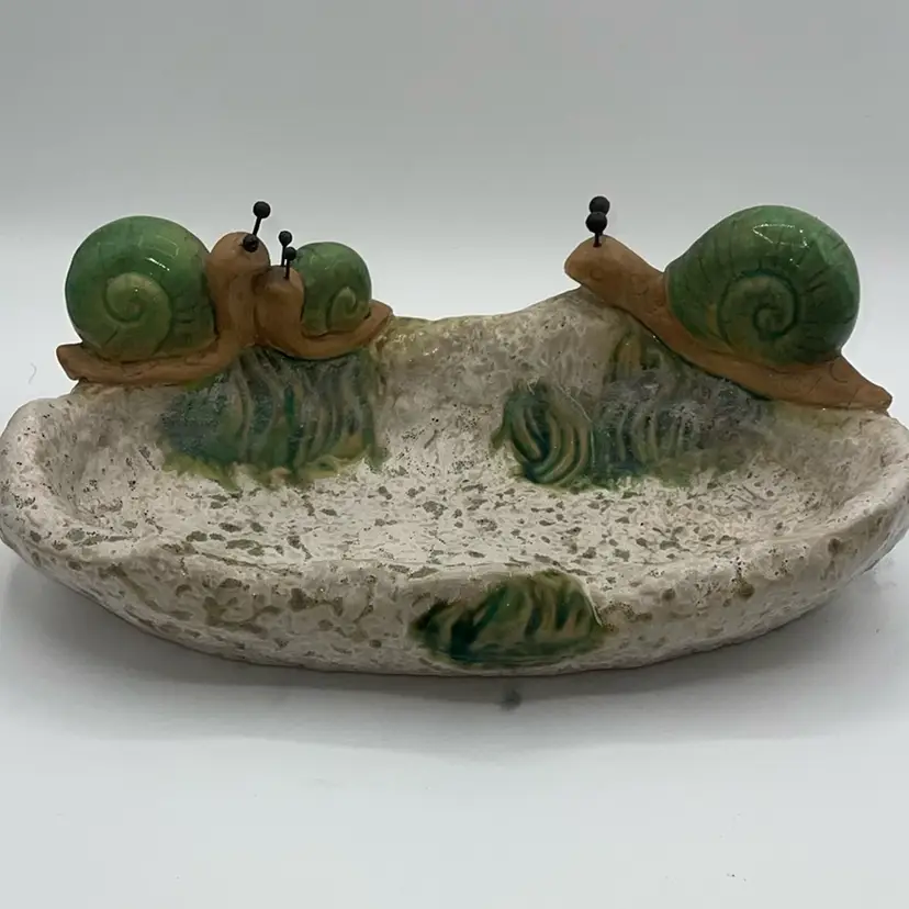 Birdbath With 3 Snails 13” x 5”