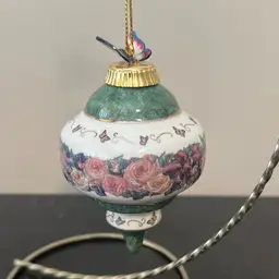 Bradford Editions Heirloom Porcelain Circle Of Love By Lena Lui - Green Ornament