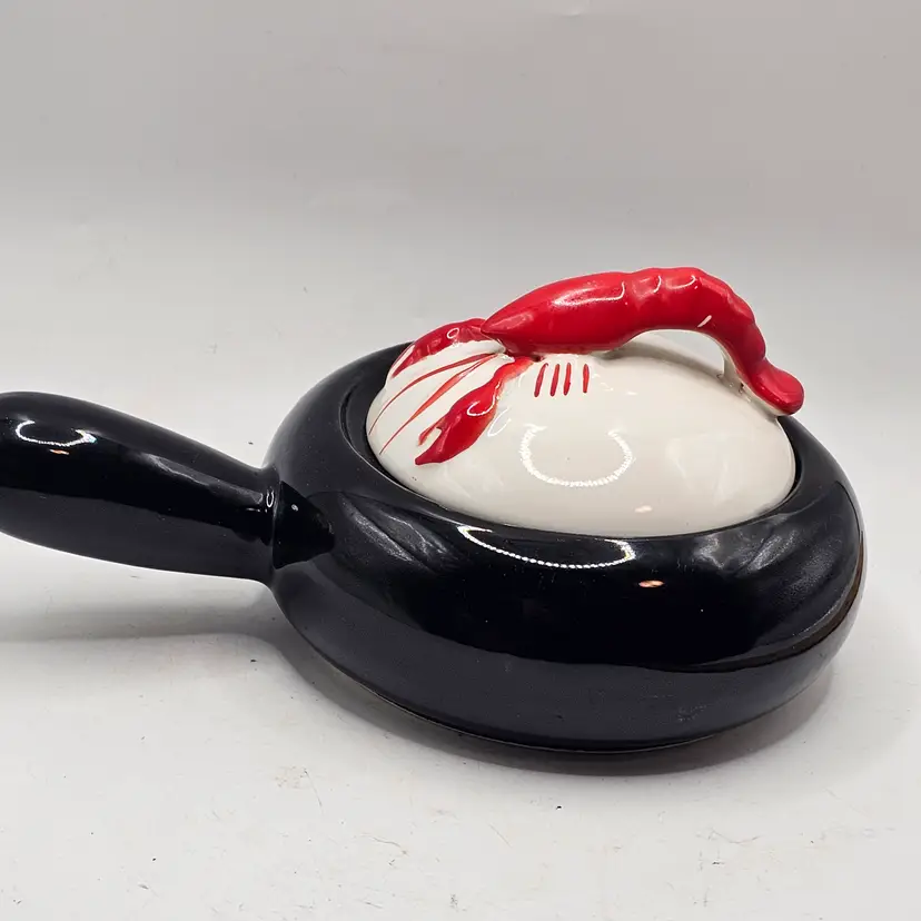Kenwood lobster Lidded bowl pot with handle vintage 900