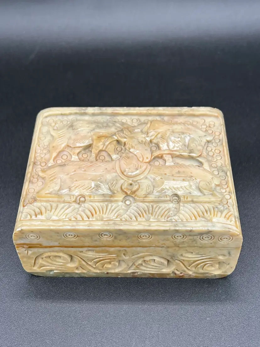 INTRICATE HAND CARVED SOAPSTONE LIDED BOX MADE IN INDIA