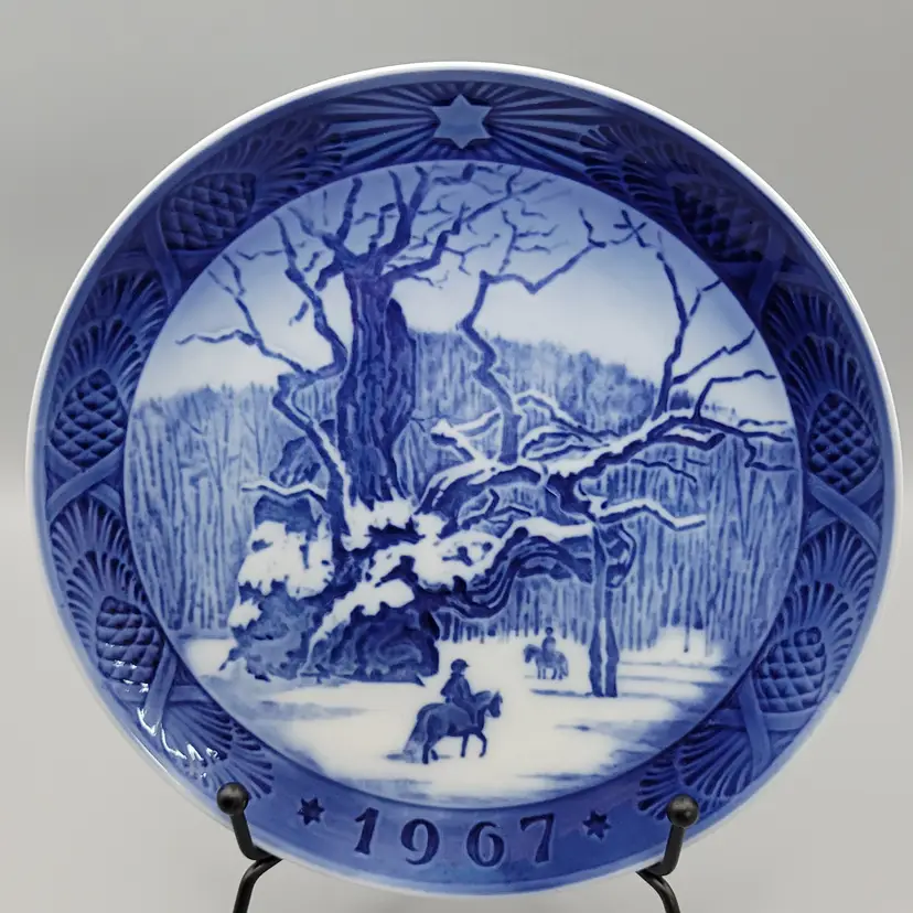 1967 Royal Copenhagen Blue & White Annual Christmas Plate