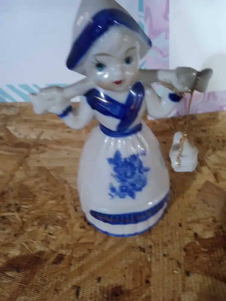 Vintage Dutch Girl Figurine (Blue & White)