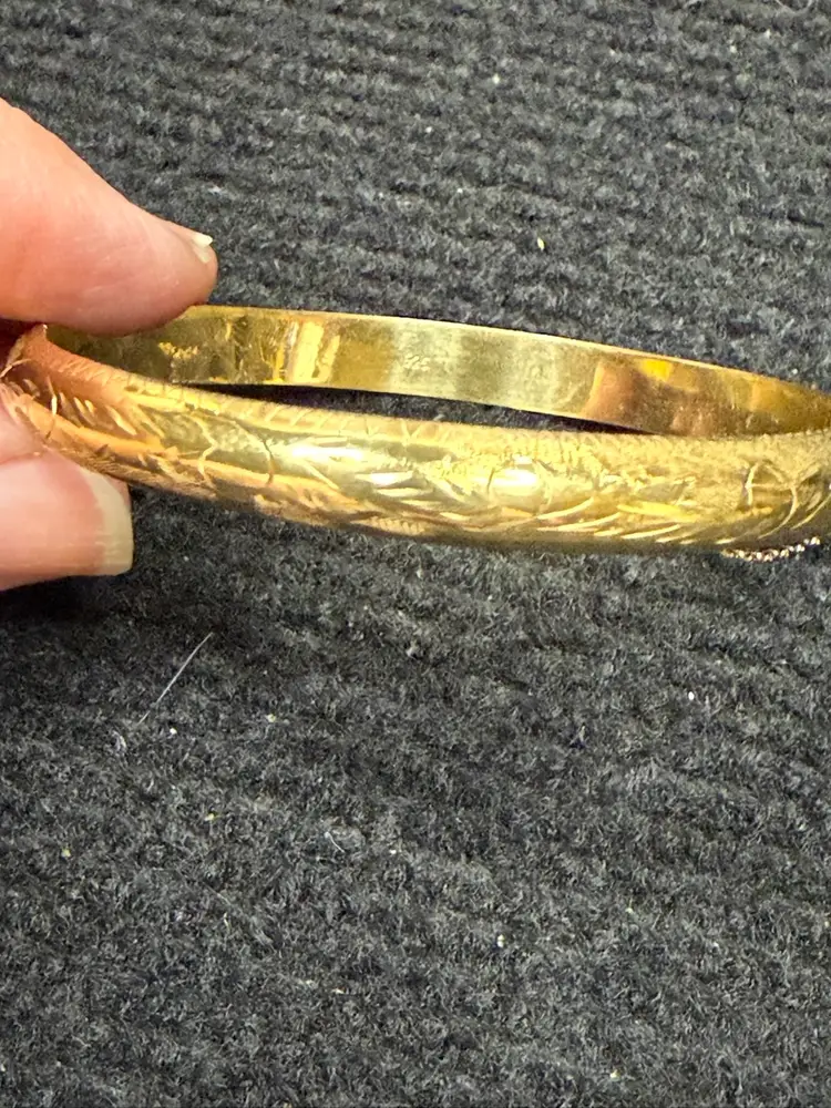 VINTAGE STERLING 925 GOLD WASH ETCHED HINGED BANGLE BRACELET 7 1/4”