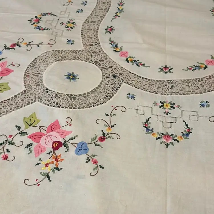 Stunning Huge Appliqué And Lace And Embroidered Coverlet Or Table Cloth Flowers Stunning