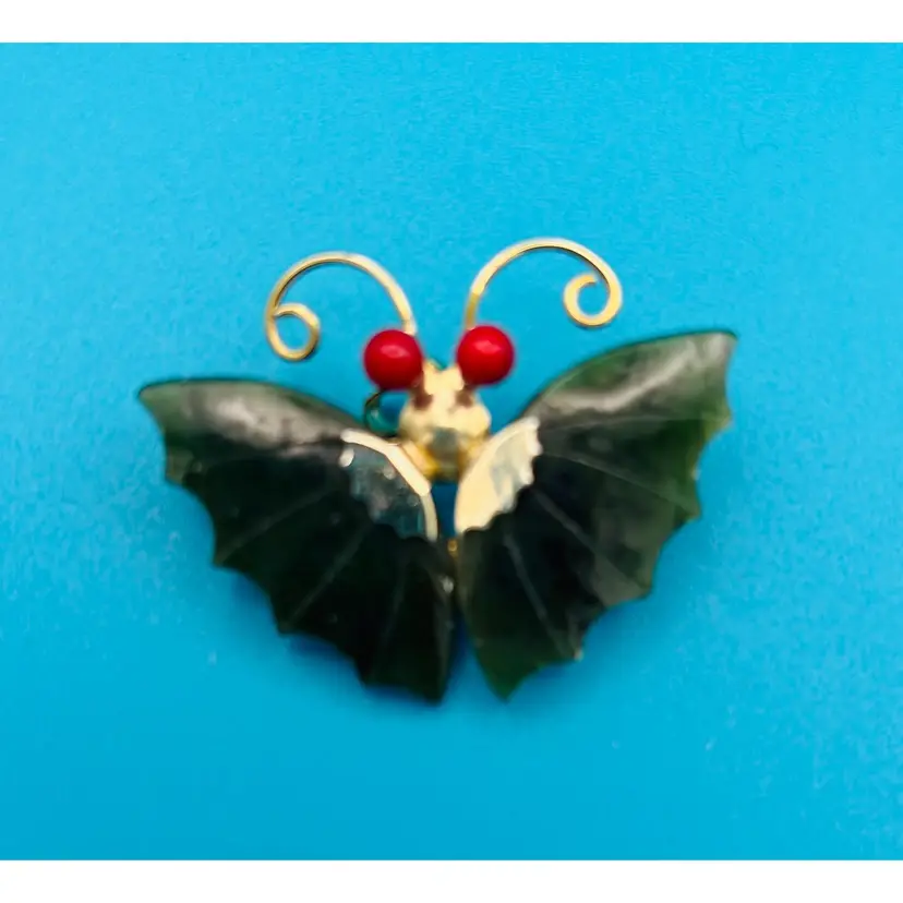 Vintage Carved Green Jade & Red Bead Butterfly Brooch – Gold Tone – 1960s–1970s