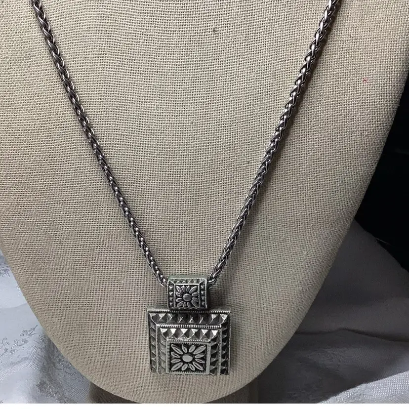 Silver Tone Pendant Necklace 24”