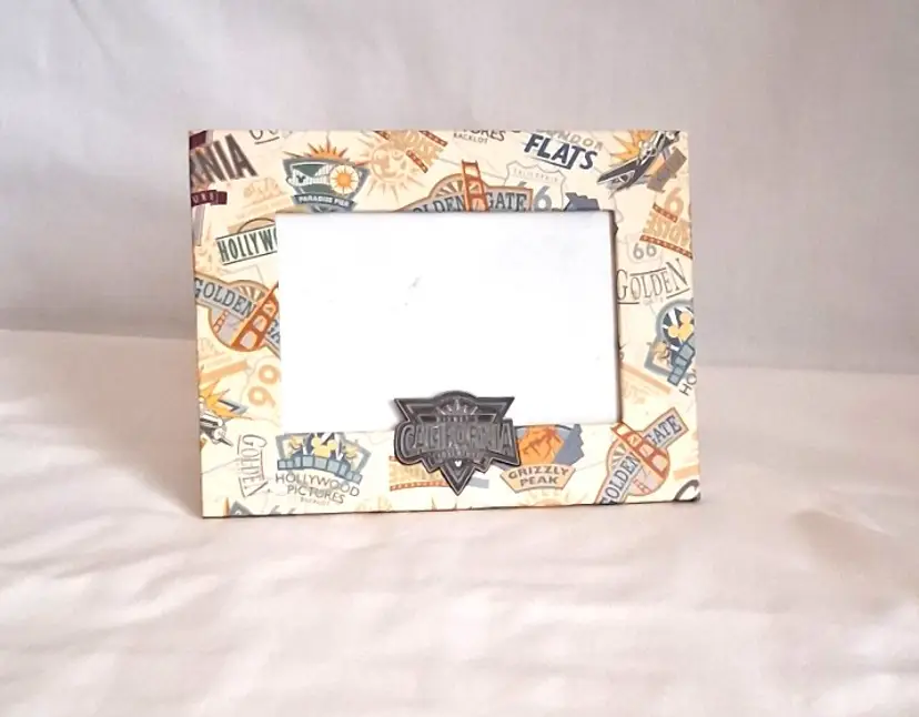 Disney California Adventure Photo Frame – Park Icons Souvenir DécorYe