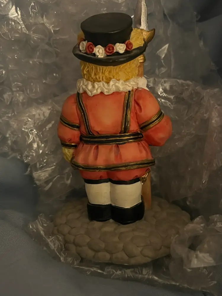 Leonardo Collection Tender Teddies Beefeater Figurine In Box