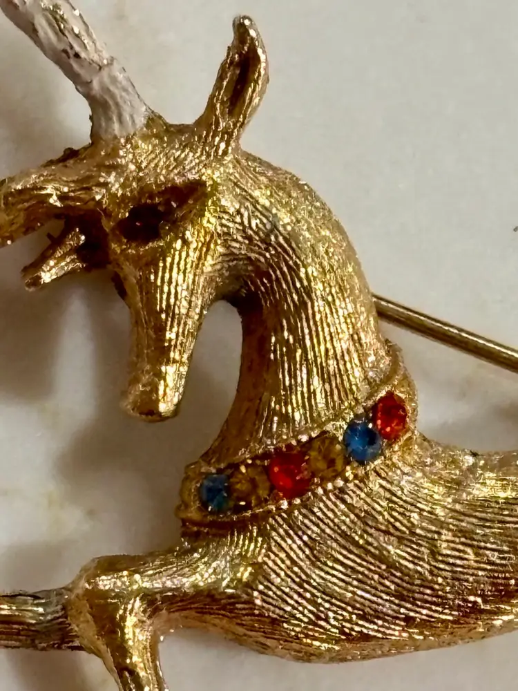 Vintage Hedy Flying Reindeer Brooch – Gold-Tone with Enamel Antlers & Rhinestone Collar – Excellent Condition