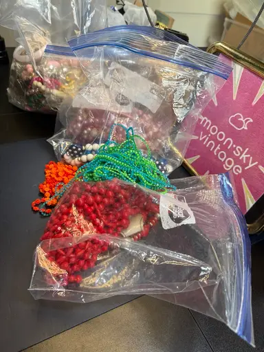 Plastic Vintage Jewelry And Clip-Ons W/moonskyvintage On Niknax.net